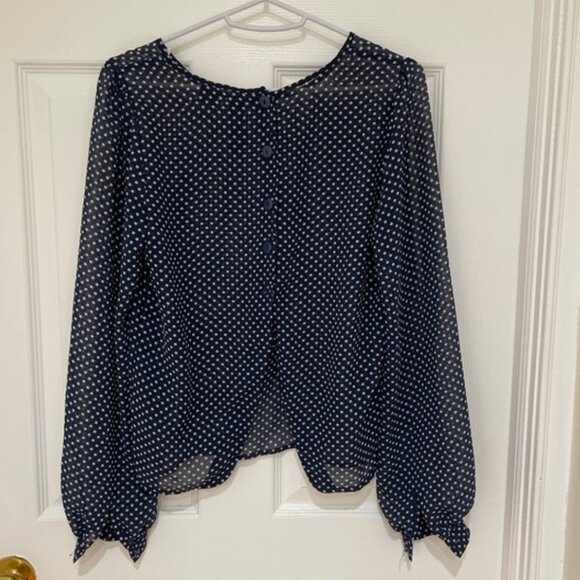 Beautiful sheer polka dot top size M - Picture 2 of 2